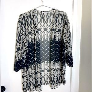 Charming Charlie Kimono Size Large half sleeve